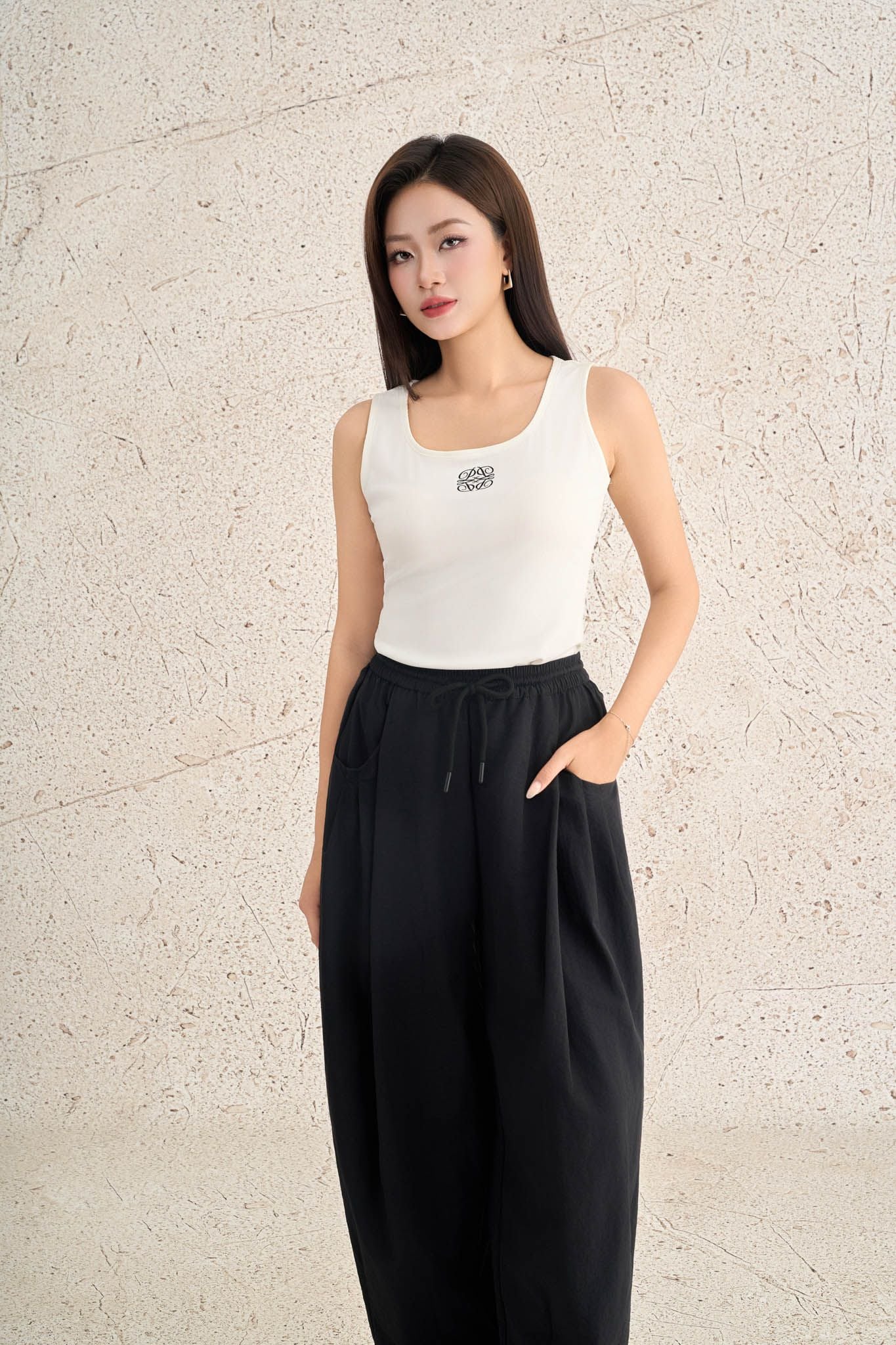 FQD51187 - Quần dài dạo phố vải gió dáng bomber cạp chun phối dây rút tạo kiểu - PANTIO