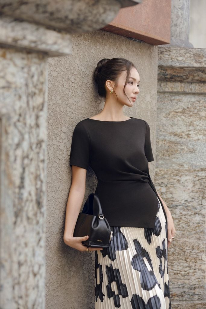 FAT7517 - Áo thun vải cotton dáng peplum cổ thuyền tay ngắn bên hông phối vạt lệch tạo kiểu - PANTIO