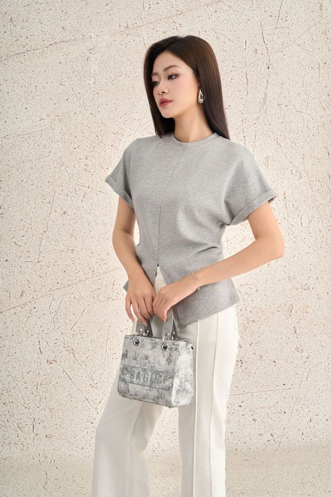 FAT7556 - Áo thun dệt kim vải cotton dáng ôm cổ tròn tay ngắn chiết eo gấu áo xẻ tạo kiểu - PANTIO