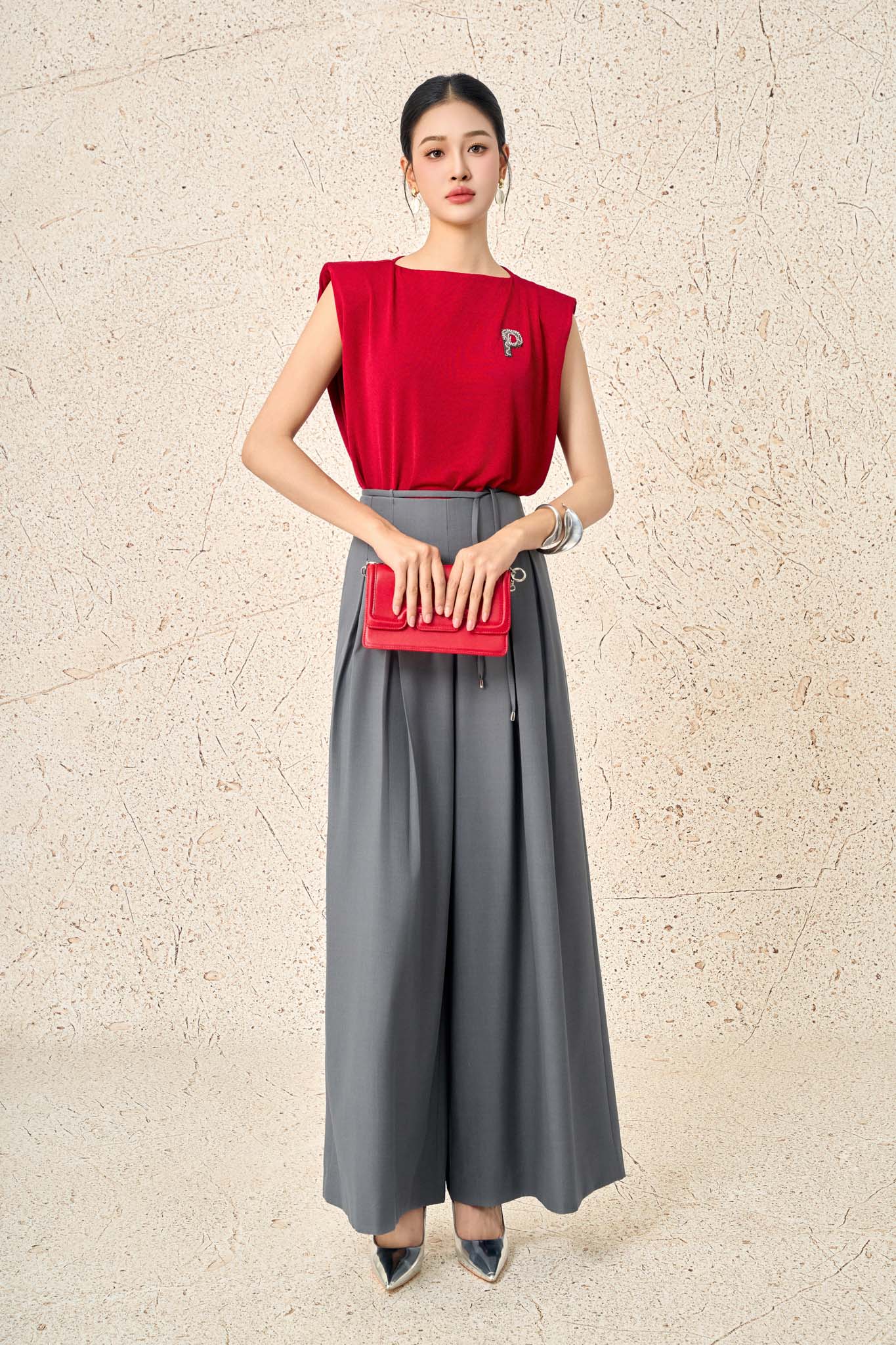 FAT7560 - Áo thun dệt kim vải len dáng suông cổ tròn tay chờm có đệm vai ngực áo có hoạ tiết thời trang - PANTIO