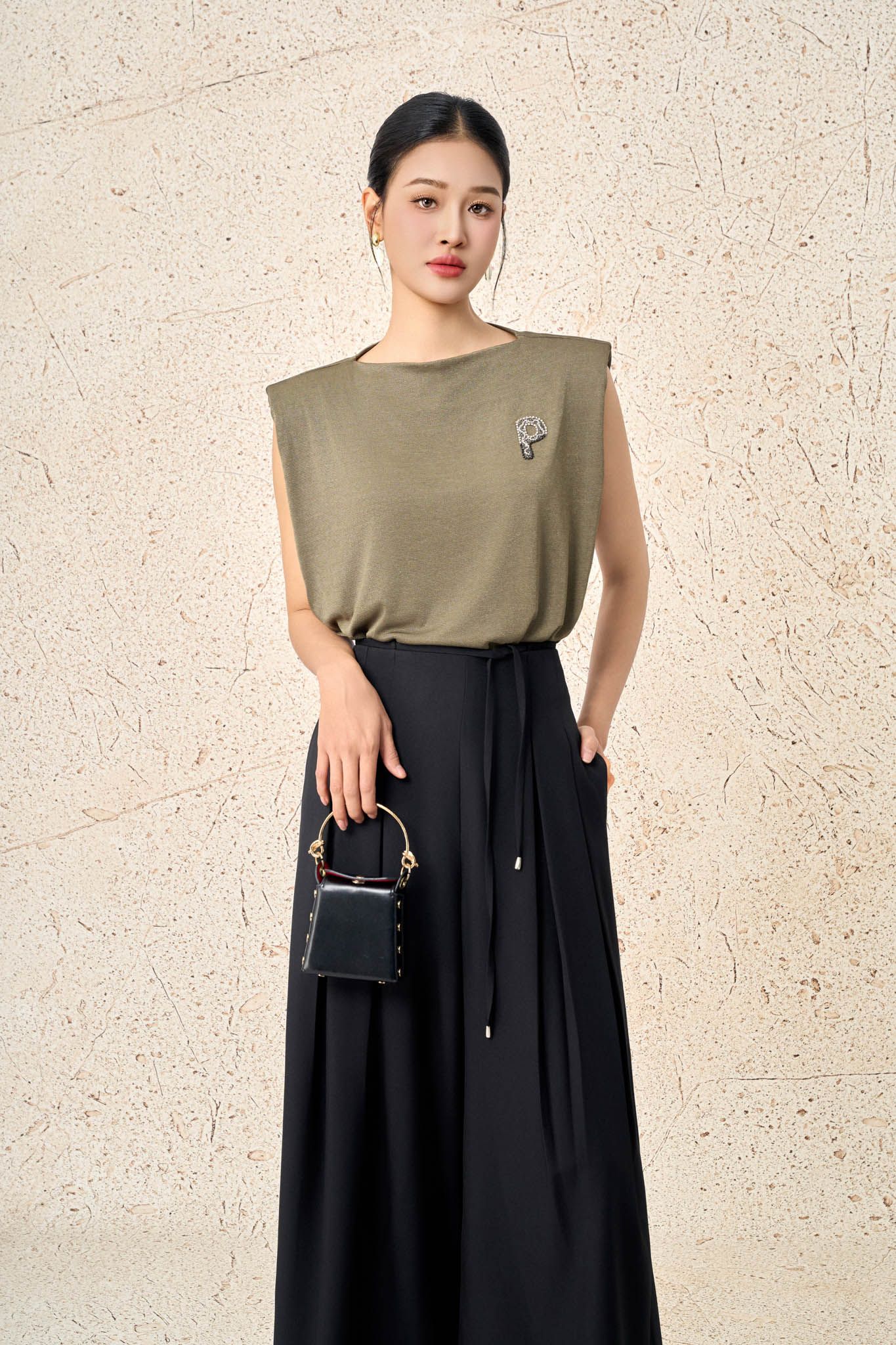 FAT7560 - Áo thun dệt kim vải len dáng suông cổ tròn tay chờm có đệm vai ngực áo có hoạ tiết thời trang - PANTIO