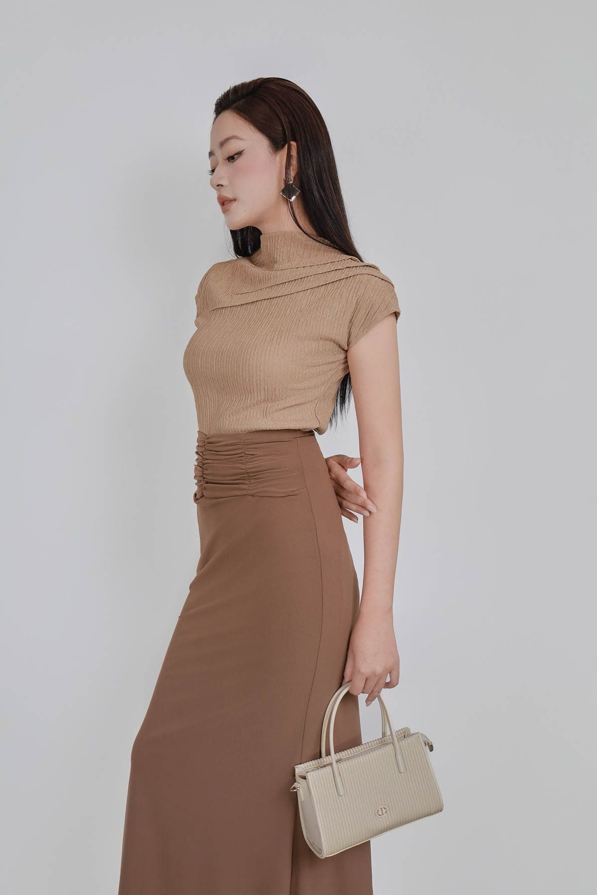 FAT7590 - Áo thun dệt kim vải len nhăn dáng suông cổ cao tay chờm vai áo phối nếp ly tạo kiểu - PANTIO