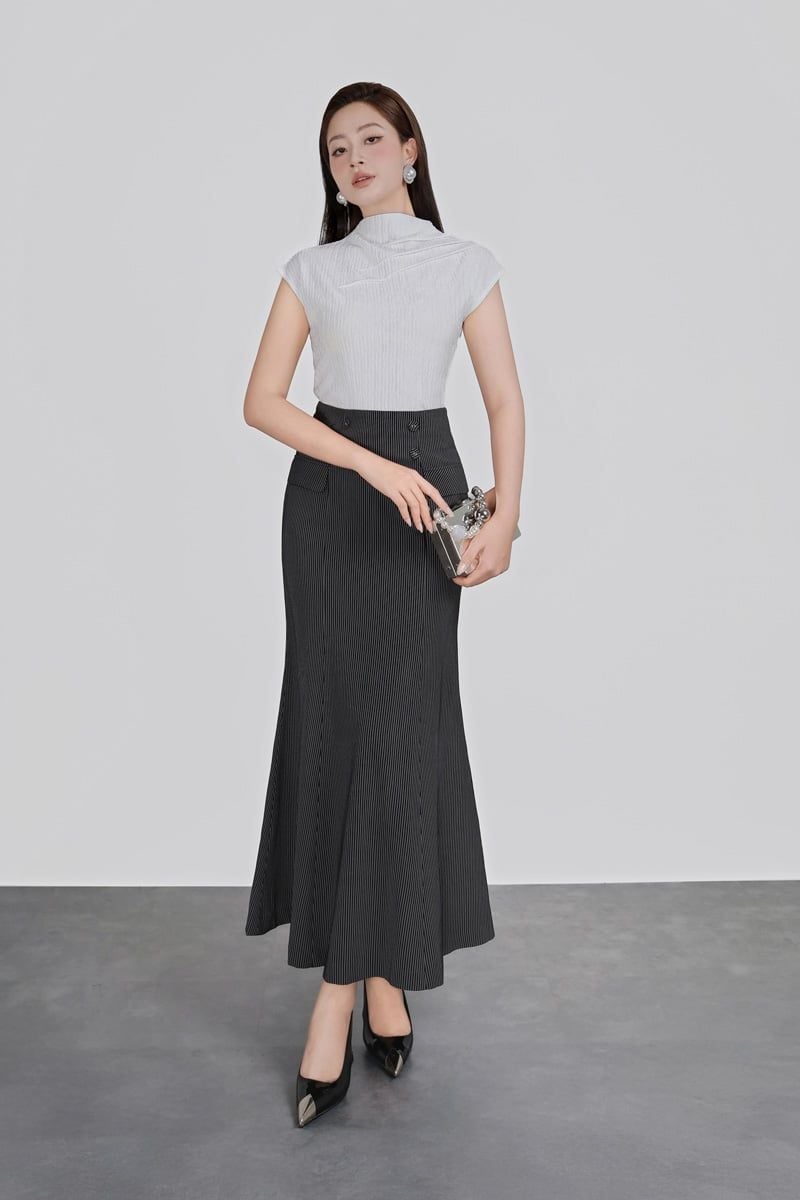 FJD51313 - Chân váy dài công sở vải thô kẻ dáng đuôi cá thân váy đính khuy bọc có nắp túi ốp tạo kiểu - PANTIO
