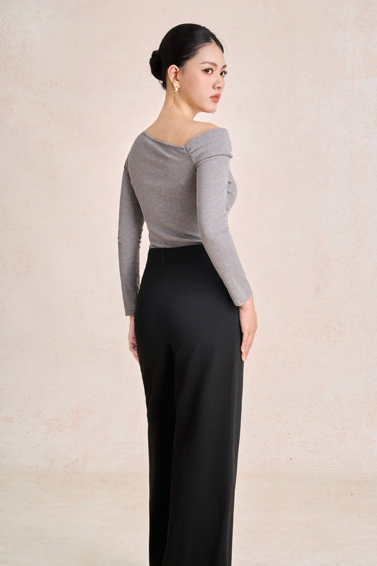 FAT7685 - Áo thun dệt kim vải len dáng ôm trễ vai phối vặn lệch thời trang - PANTIO