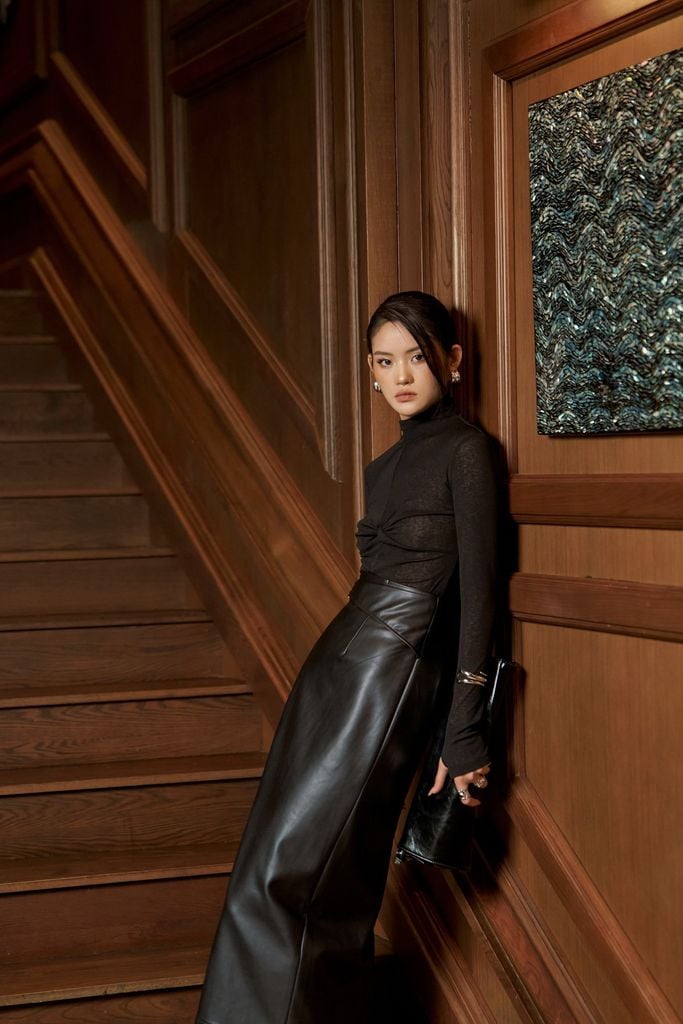 FAT9531 - Áo dệt kim vải len dáng ôm cổ cao tay dài ngực áo phối nhún tạo kiểu - PANTIO