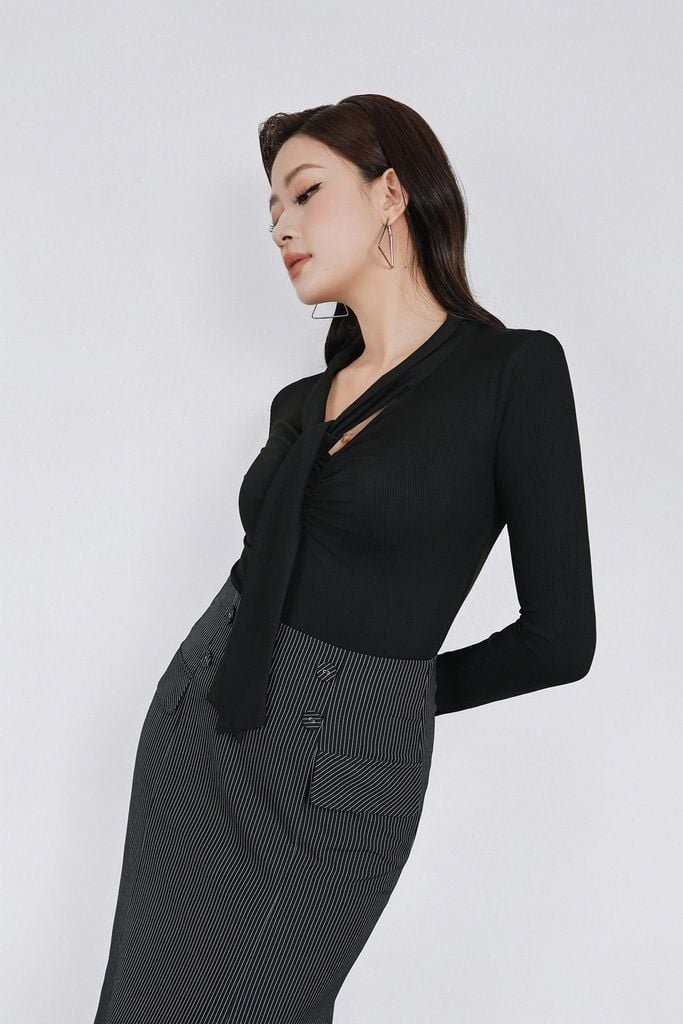 FAT9592 - Áo thun dệt kim vải len dáng ôm cổ xẻ V phối vạt tạo kiểu ngực nhún thời trang - PANTIO