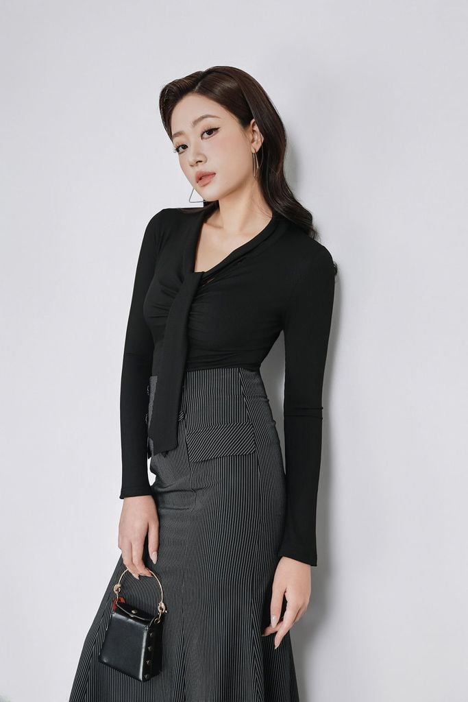 FAT9592 - Áo thun dệt kim vải len dáng ôm cổ xẻ V phối vạt tạo kiểu ngực nhún thời trang - PANTIO