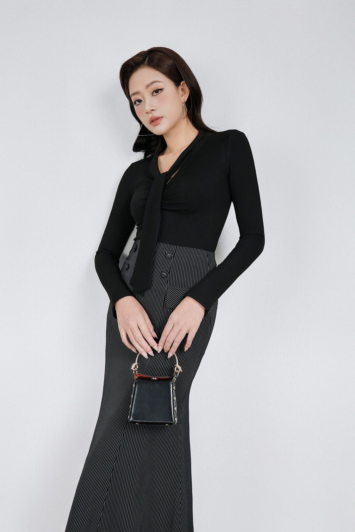 FAT9592 - Áo thun dệt kim vải len dáng ôm cổ xẻ V phối vạt tạo kiểu ngực nhún thời trang - PANTIO