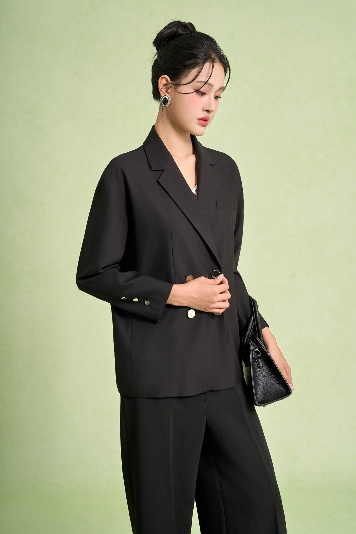 FAV51000 - Áo vest công sở vải tuytsi dáng suông cổ gai ve tay dài thân áo có khuy kim loại tạo kiểu - PANTIO