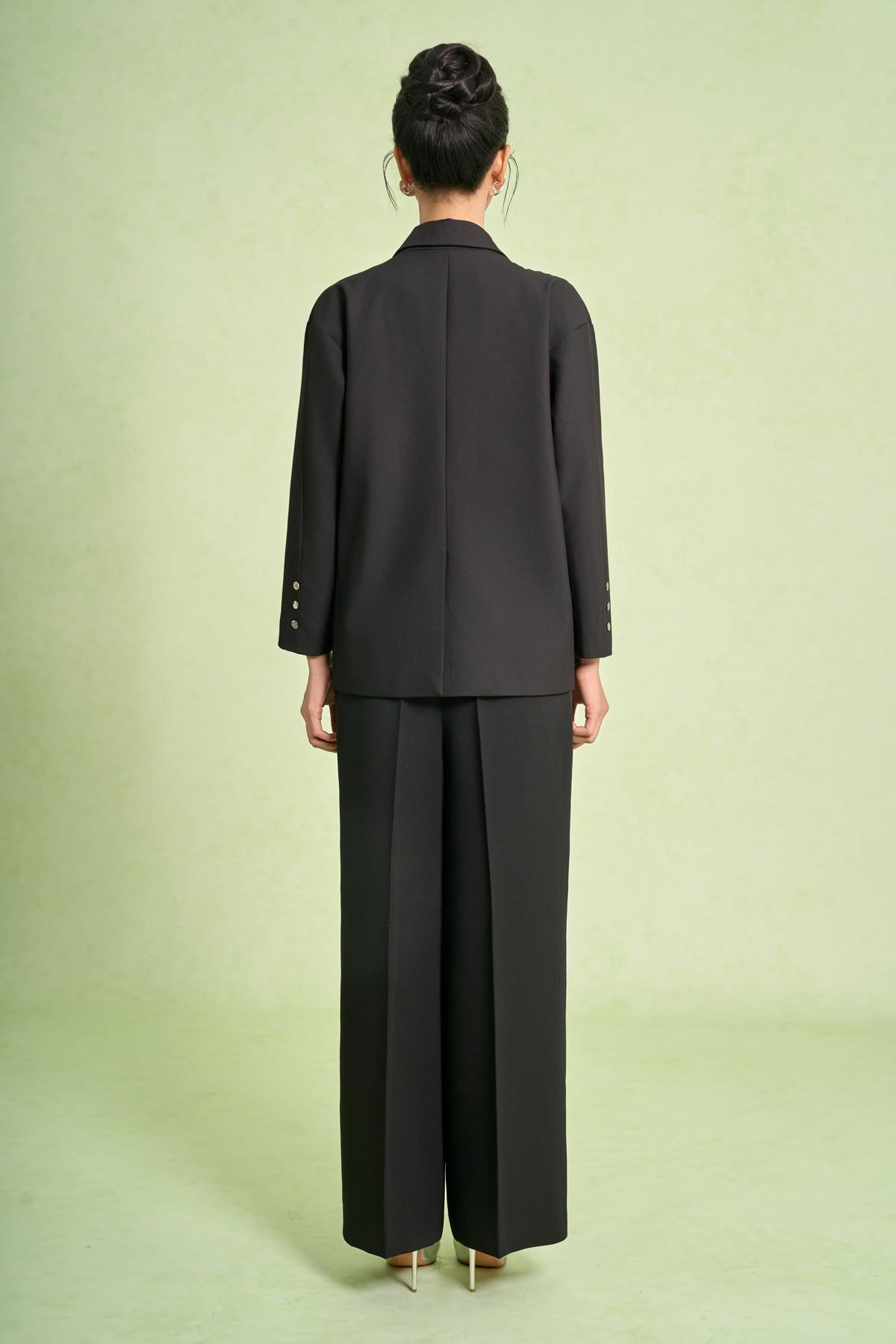 FAV51000 - Áo vest công sở vải tuytsi dáng suông cổ gai ve tay dài thân áo có khuy kim loại tạo kiểu - PANTIO