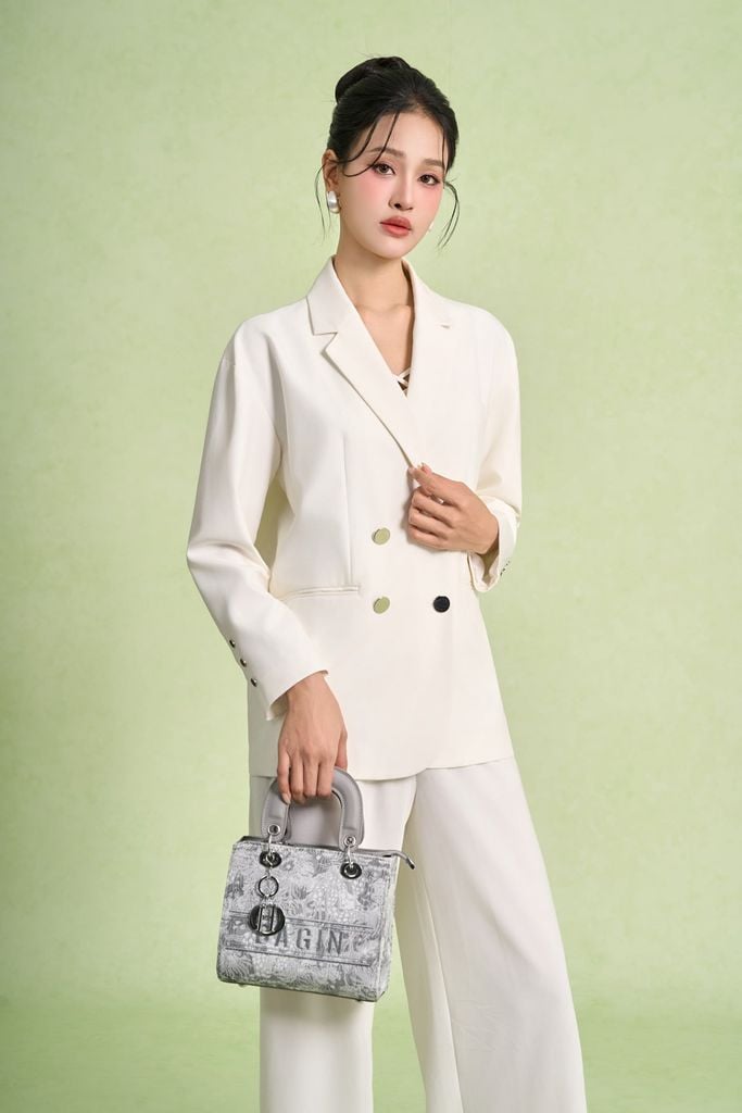 FAV51000 - Áo vest công sở vải tuytsi dáng suông cổ gai ve tay dài thân áo có khuy kim loại tạo kiểu - PANTIO