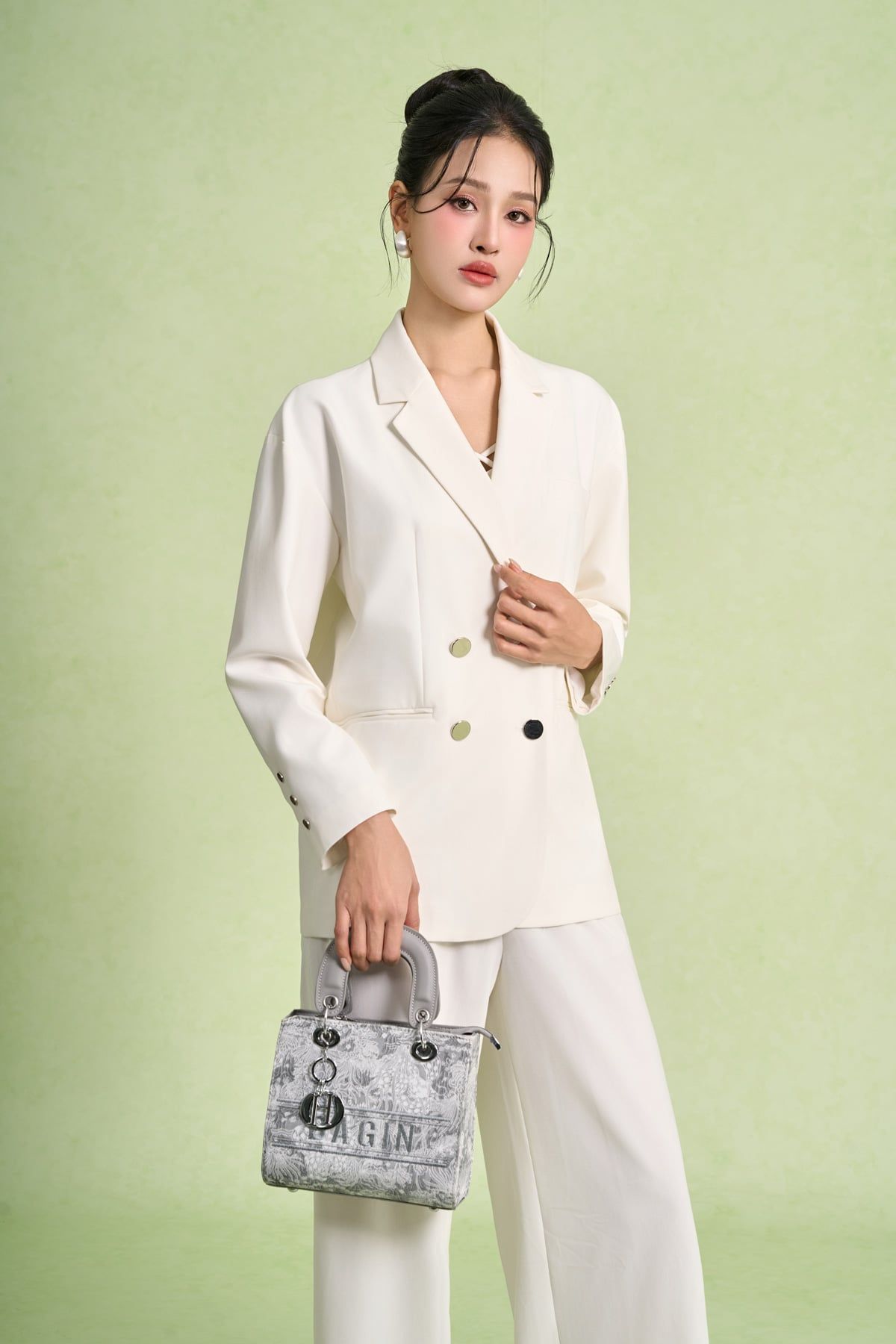 FAV51000 - Áo vest công sở vải tuytsi dáng suông cổ gai ve tay dài thân áo có khuy kim loại tạo kiểu - PANTIO