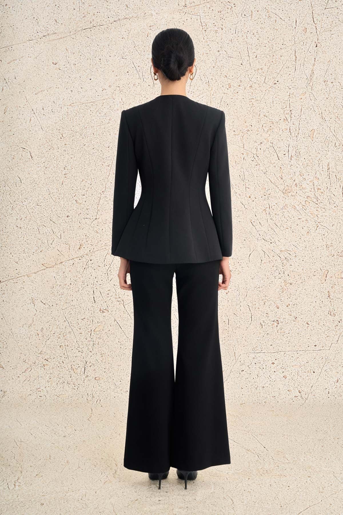 FAV9968 - Áo vest công sở vải thô dày dáng ôm cổ xẻ chữ V tay dài chiết eo thân áo đính khuy kim loại thời trang - PANTIO