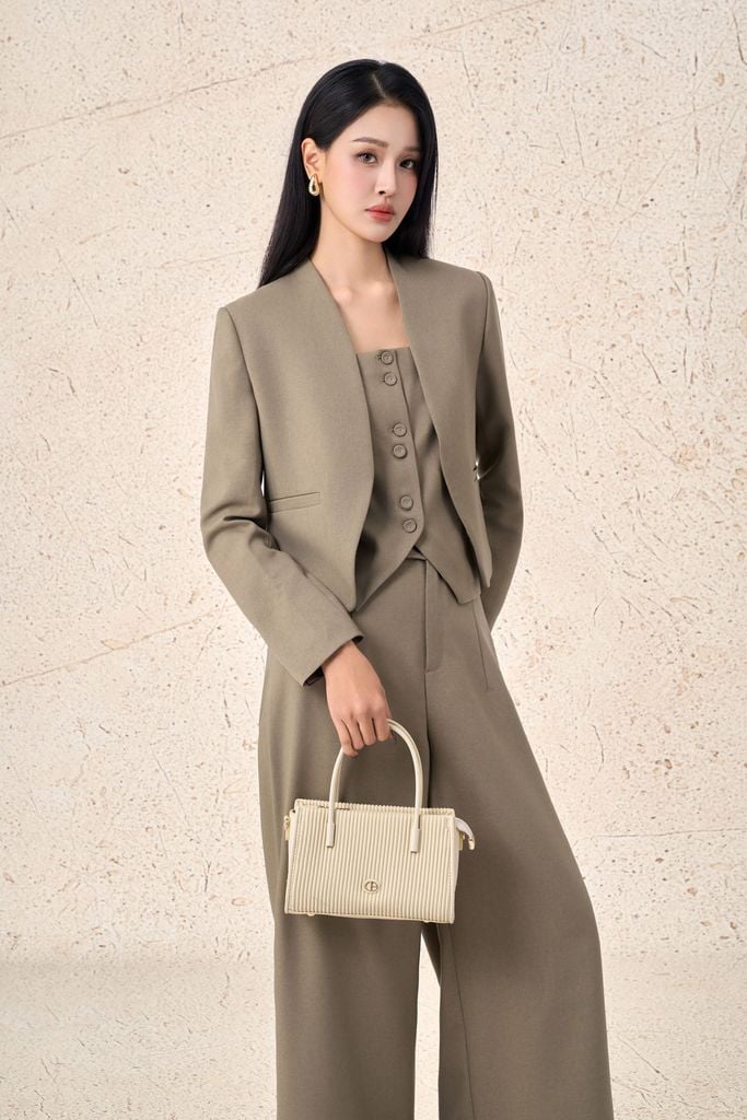 FAV997 - Áo vest công sở vải demin dáng ngắn kèm áo hai dây mặc trong thời trang cài khuy thân trước - PANTIO