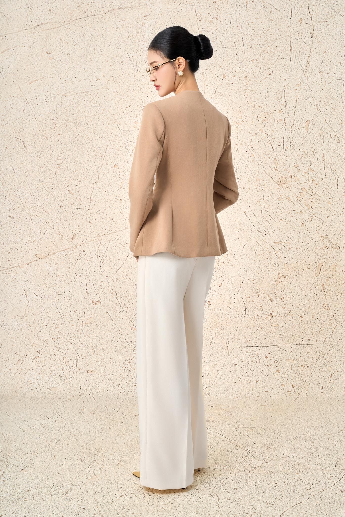 FAV9988 - Áo vest công sở vải thô dày dáng ôm cổ bẻ tay dài thân áo đính khuy kim loại tạo kiểu - PANTIO