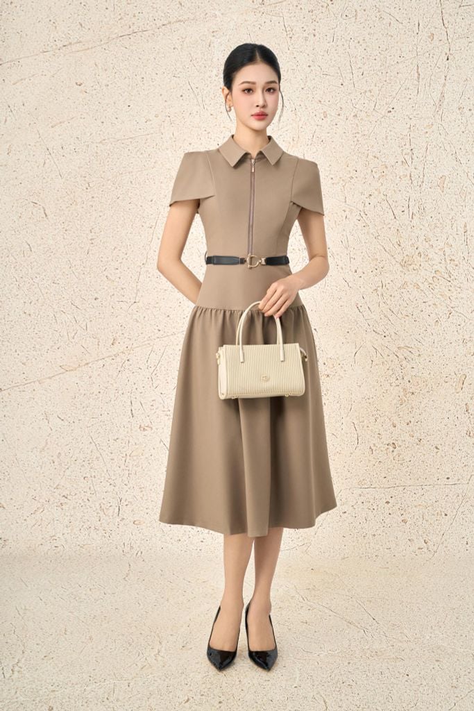 FDC14034 - Đầm công sở vải tuytsi dáng xoè có lót habutai cổ đức phối khoá đồng trang trí kèm thắt lưng tạo kiểu khoá thân sau - PANTIO
