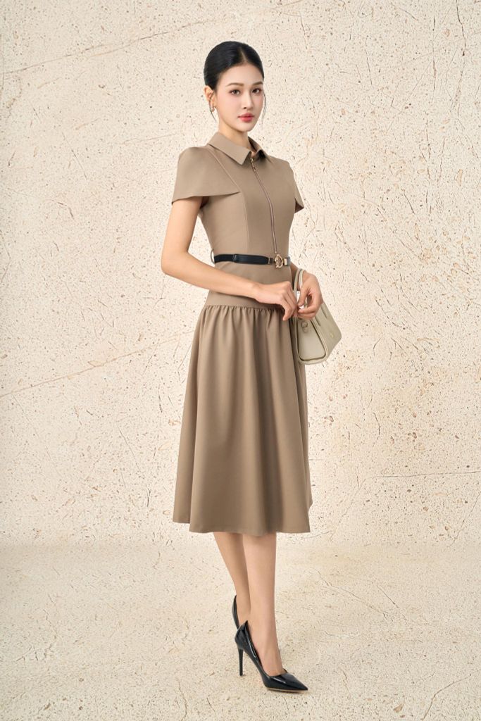 FDC14034 - Đầm công sở vải tuytsi dáng xoè có lót habutai cổ đức phối khoá đồng trang trí kèm thắt lưng tạo kiểu khoá thân sau - PANTIO