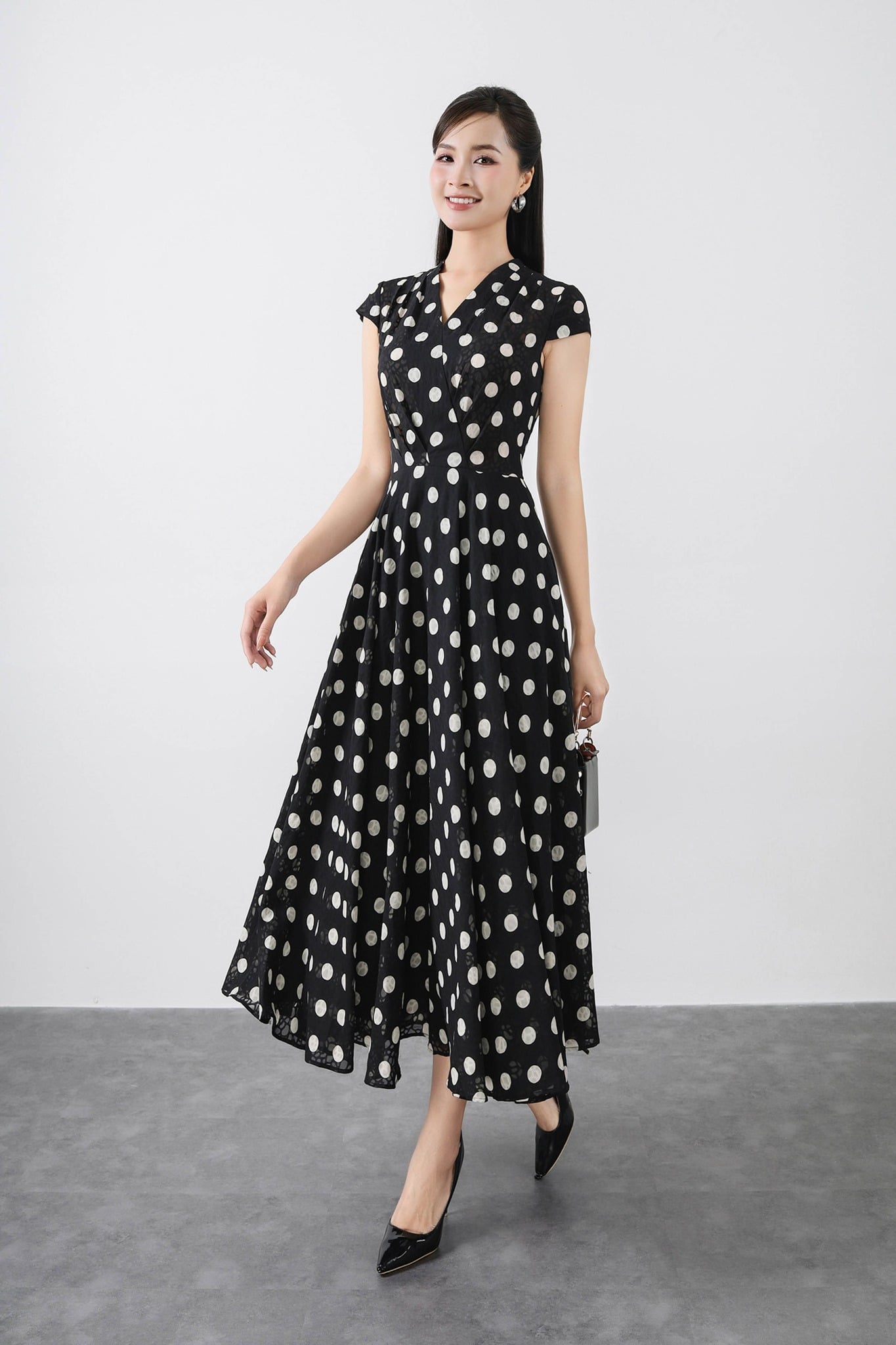 FDC15226 - Đầm công sở vải lụa hoạ tiết dáng A cổ xẻ V vai chờm khoá thân sau - PANTIO