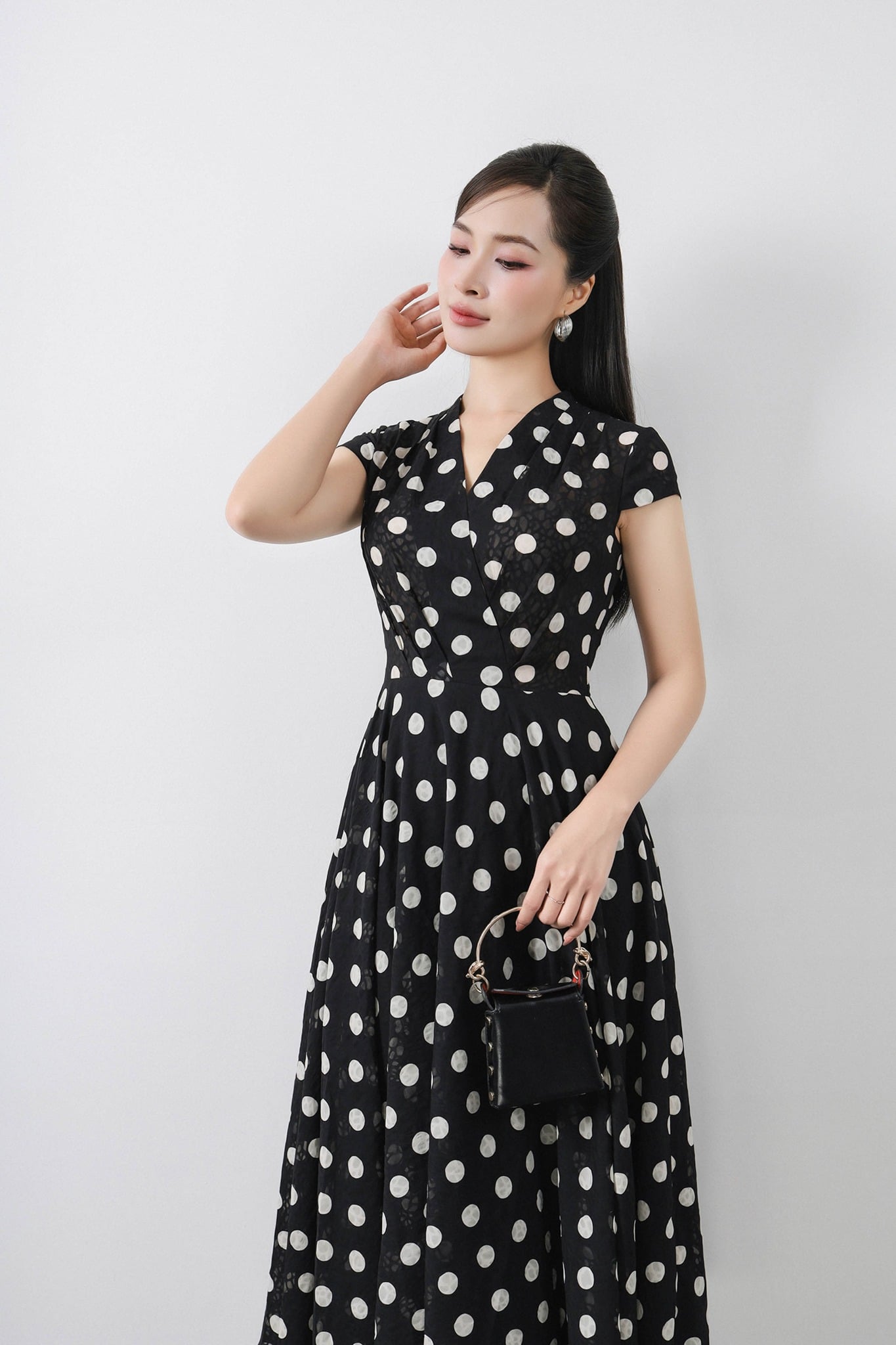 FDC15226 - Đầm công sở vải lụa hoạ tiết dáng A cổ xẻ V vai chờm khoá thân sau - PANTIO