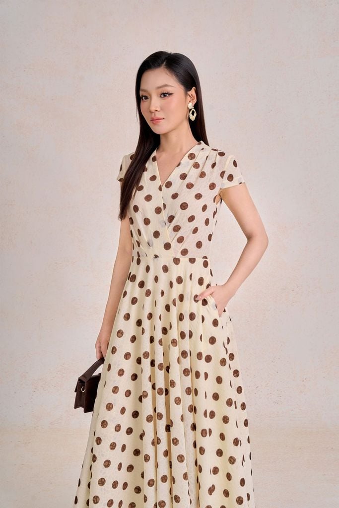FDC15226 - Đầm công sở vải lụa hoạ tiết dáng A cổ xẻ V vai chờm khoá thân sau - PANTIO