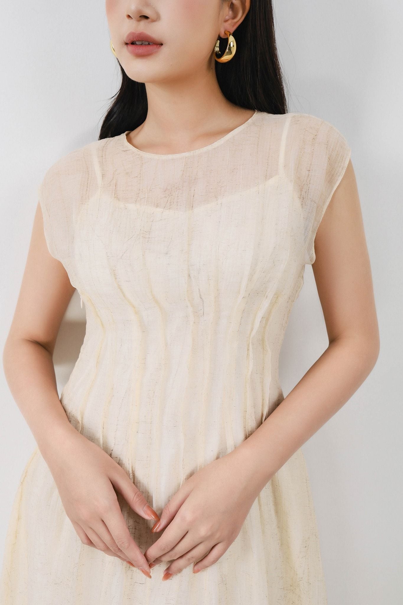 FDC15230 - Đầm công sở vải tơ hai lớp dáng ôm cổ tròn vai chờm thân váy phối đường gân ôm eo tạo kiểu khoá bên hông - PANTIO