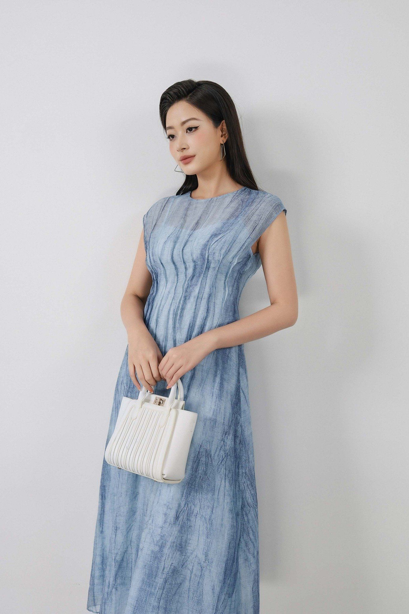 FDC15230 - Đầm công sở vải tơ hai lớp dáng ôm cổ tròn vai chờm thân váy phối đường gân ôm eo tạo kiểu khoá bên hông - PANTIO