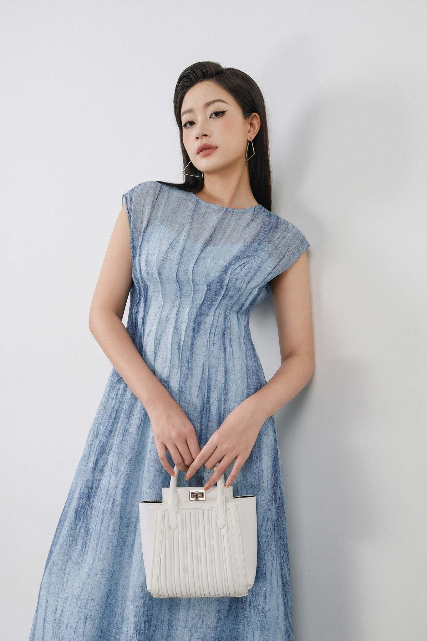 FDC15230 - Đầm công sở vải tơ hai lớp dáng ôm cổ tròn vai chờm thân váy phối đường gân ôm eo tạo kiểu khoá bên hông - PANTIO