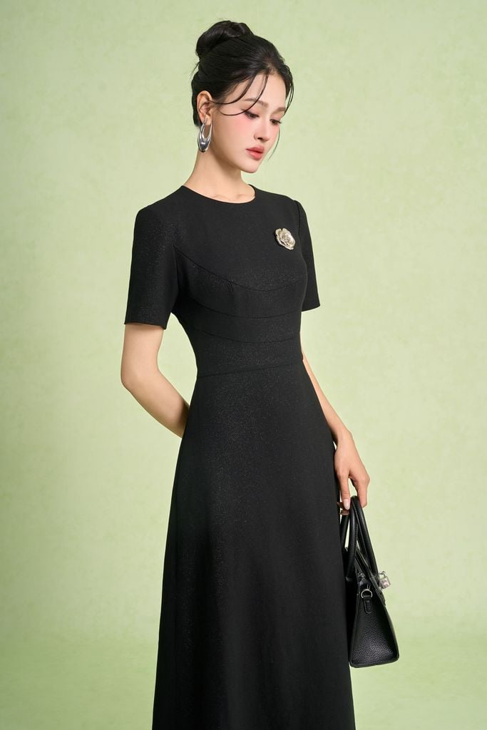 FDC15448 - Đầm công sở vải phi cát dáng chữ A cổ tròn tay cộc eo váy nhún ly tạo kiểu kèm cài áo kim loại khoá thân sau - PANTIO