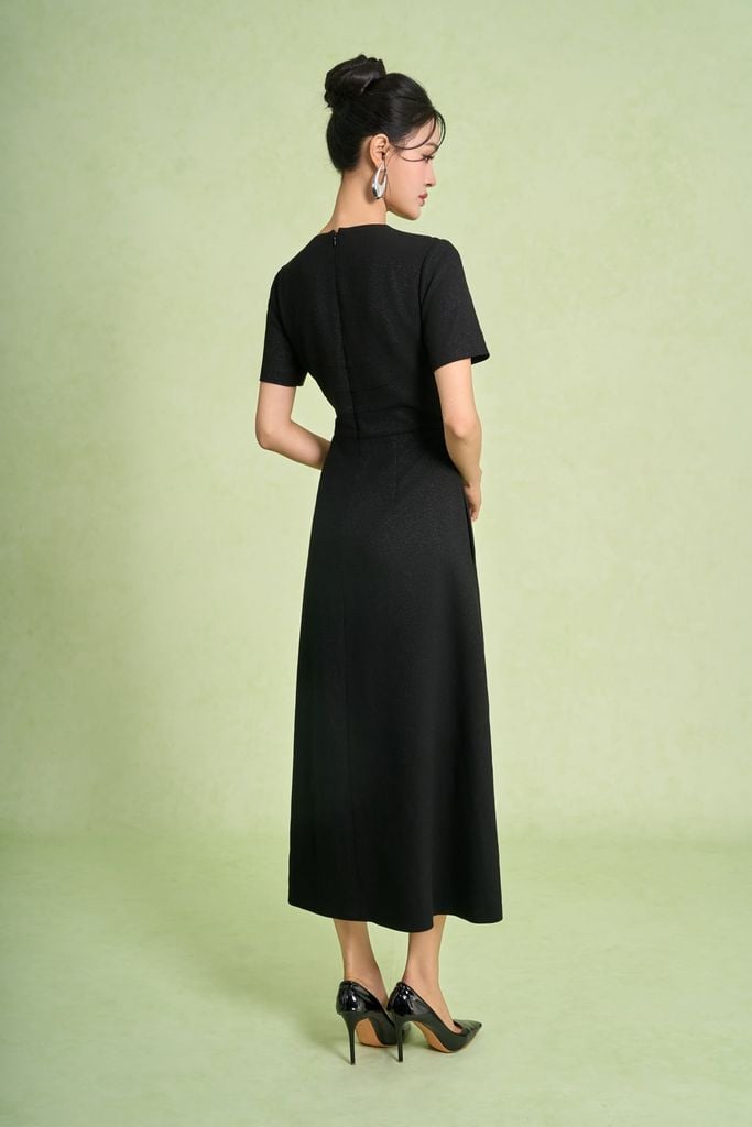 FDC15448 - Đầm công sở vải phi cát dáng chữ A cổ tròn tay cộc eo váy nhún ly tạo kiểu kèm cài áo kim loại khoá thân sau - PANTIO