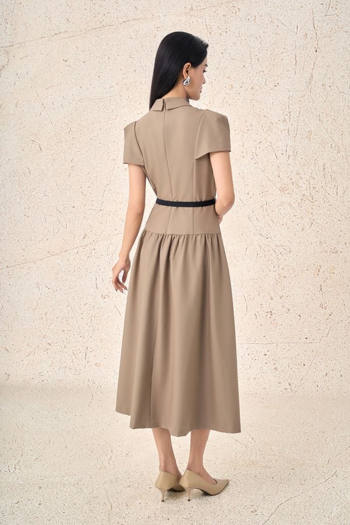 FDC15451 - Đầm công sở vải tuytsi cổ bẻ tay ngắn ngực phối ren hoa mảng eo phối dây đai co giãn khóa thân sau - PANTIO