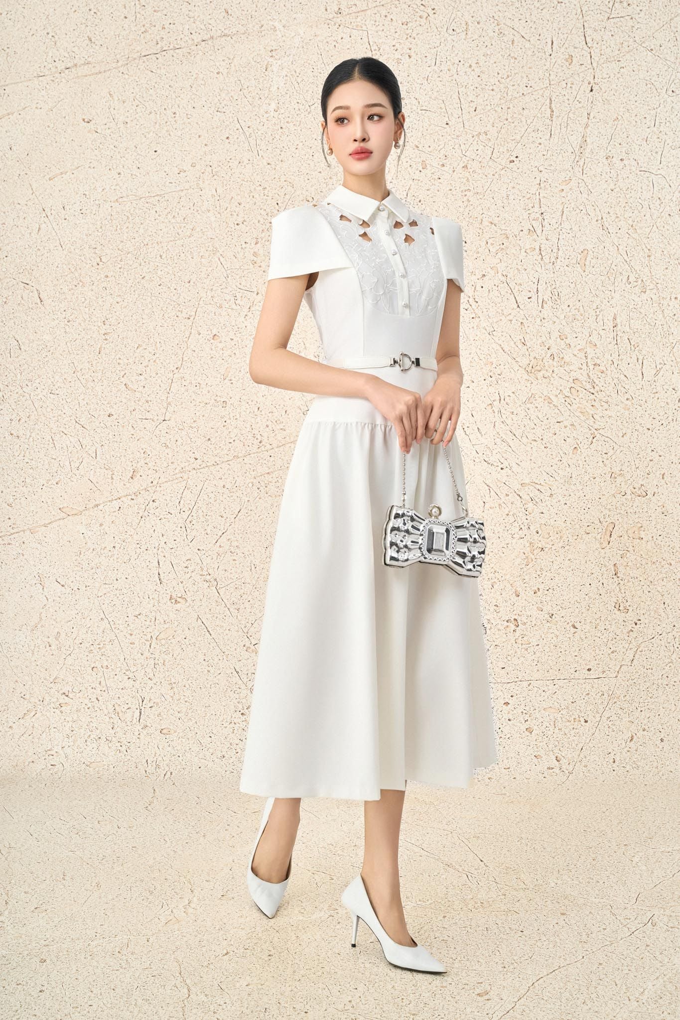 FDC15451 - Đầm công sở vải tuytsi cổ bẻ tay ngắn ngực phối ren hoa mảng eo phối dây đai co giãn khóa thân sau - PANTIO