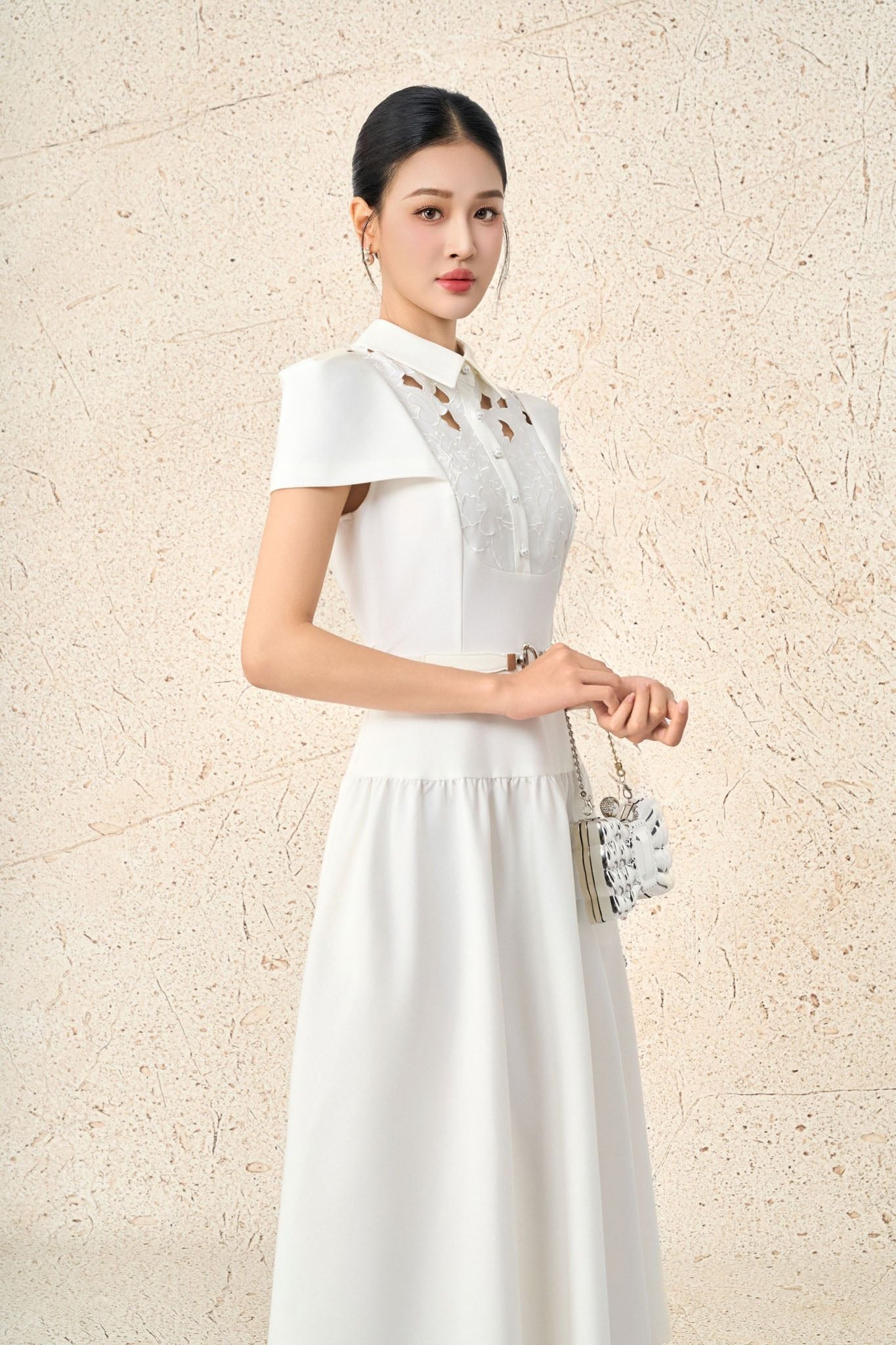 FDC15451 - Đầm công sở vải tuytsi cổ bẻ tay ngắn ngực phối ren hoa mảng eo phối dây đai co giãn khóa thân sau - PANTIO