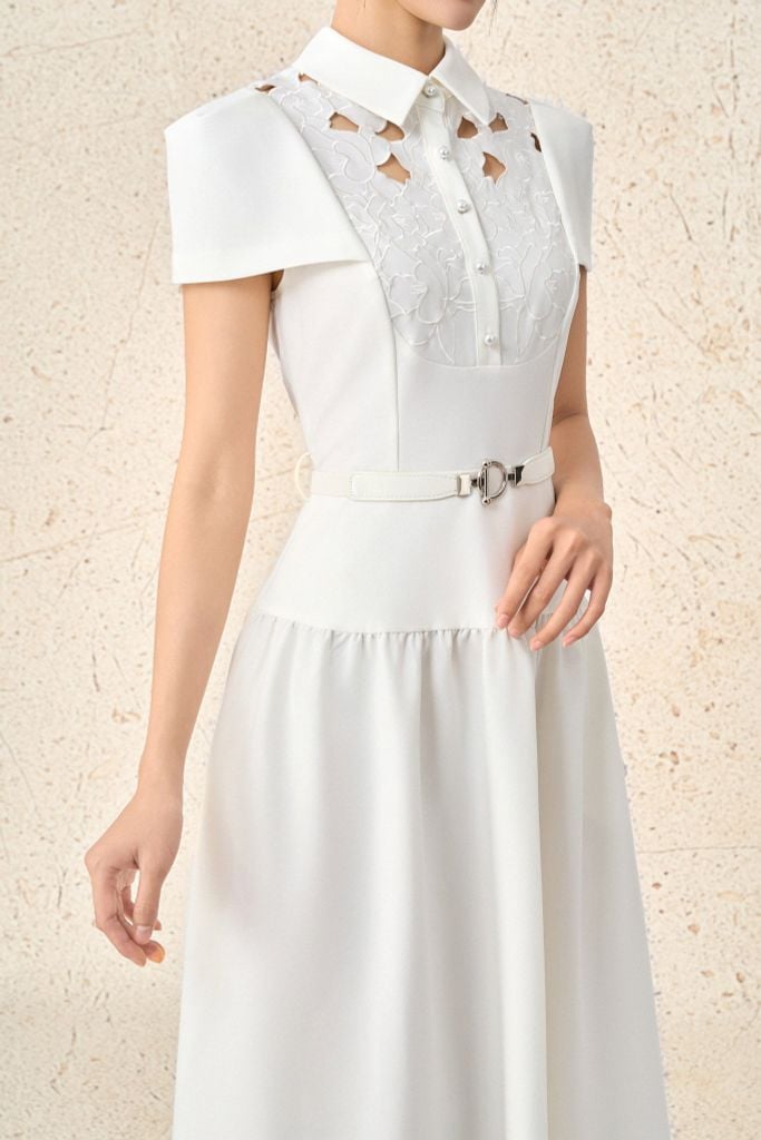 FDC15451 - Đầm công sở vải tuytsi cổ bẻ tay ngắn ngực phối ren hoa mảng eo phối dây đai co giãn khóa thân sau - PANTIO