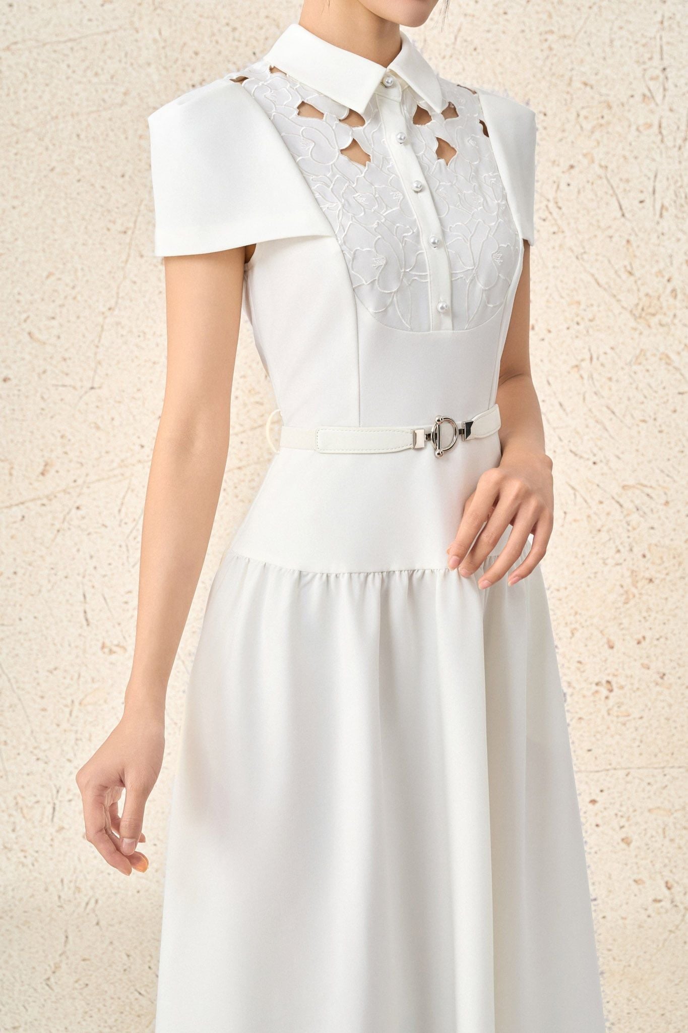 FDC15451 - Đầm công sở vải tuytsi cổ bẻ tay ngắn ngực phối ren hoa mảng eo phối dây đai co giãn khóa thân sau - PANTIO