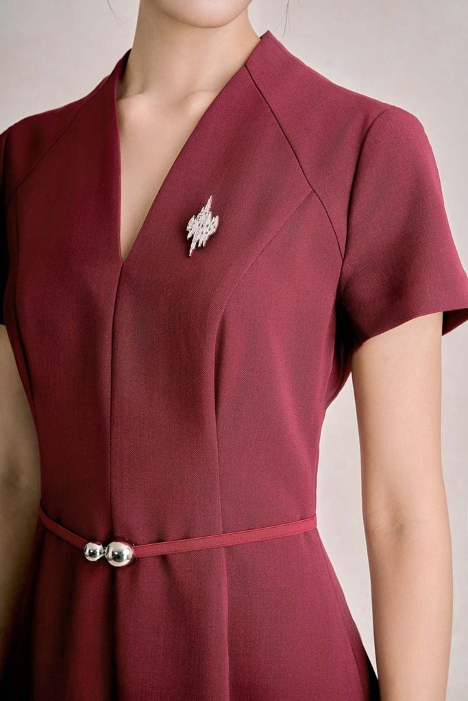 FDC15539 - Đầm công sở vải thô dáng chữ A cổ xẻ V tay cộc thân váy phối ly bung tạo xoè eo có dây đai tạo kiểu khoá thân sau - PANTIO