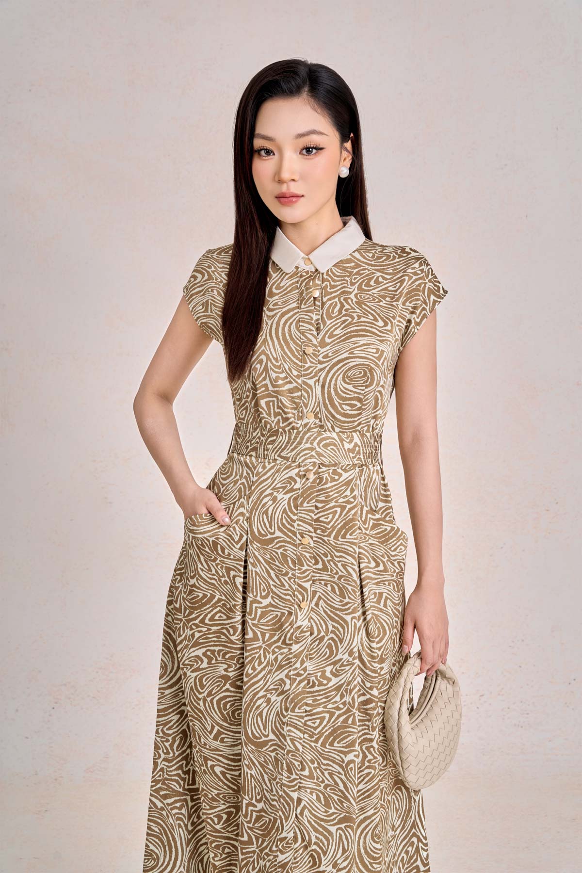 FDC33518 - Đầm công sở vải lụa cát dáng suông cổ bẻ tay chờm eo có đai thắt tạo kiểu cài khuy trước - PANTIO