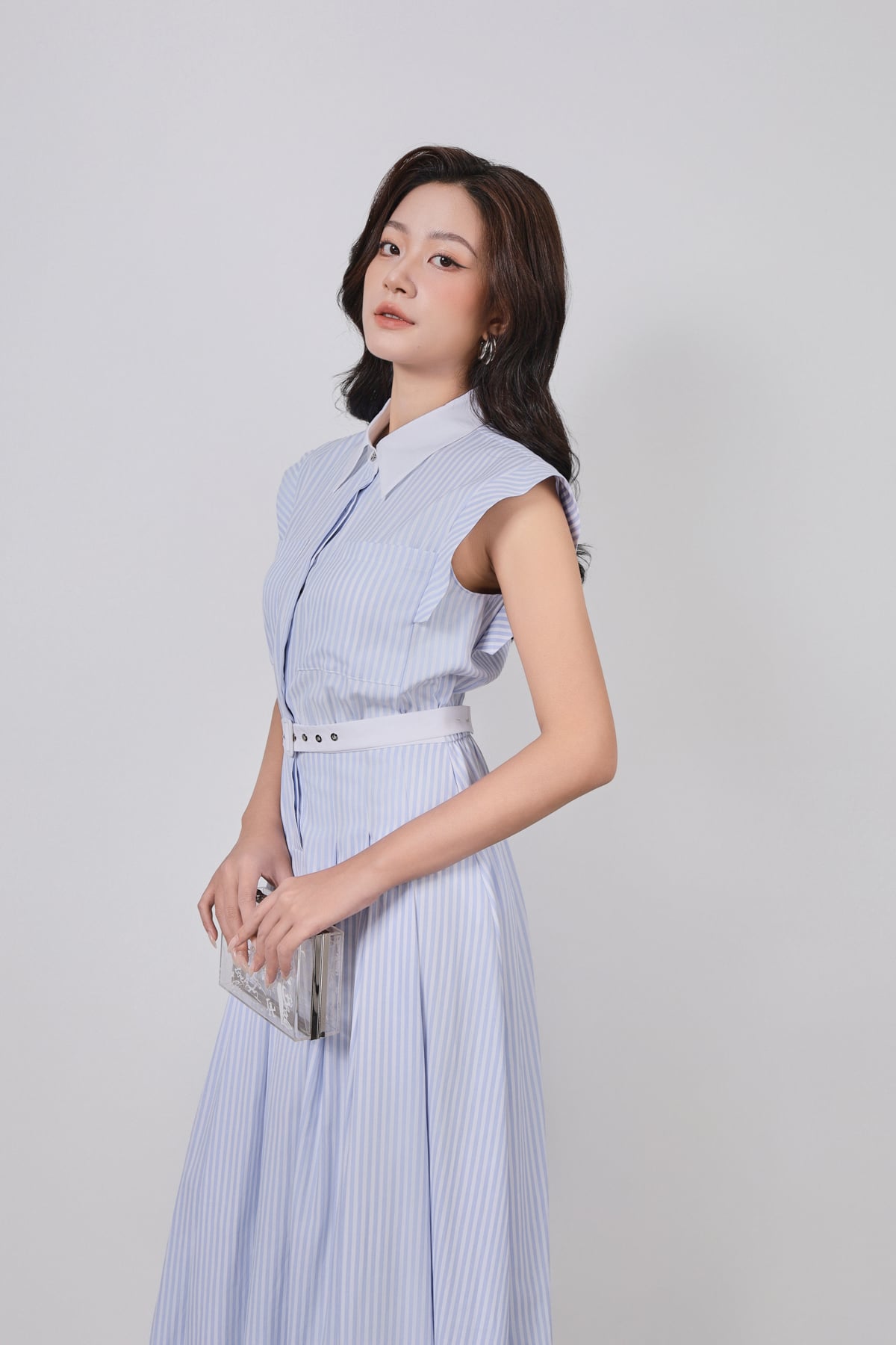 FDC33959 - Đầm công sở vải thô kẻ mỏng dáng ôm cổ bẻ tay chờm eo váy phối dây lưng tạo kiểu cài khuy thân trước - PANTIO