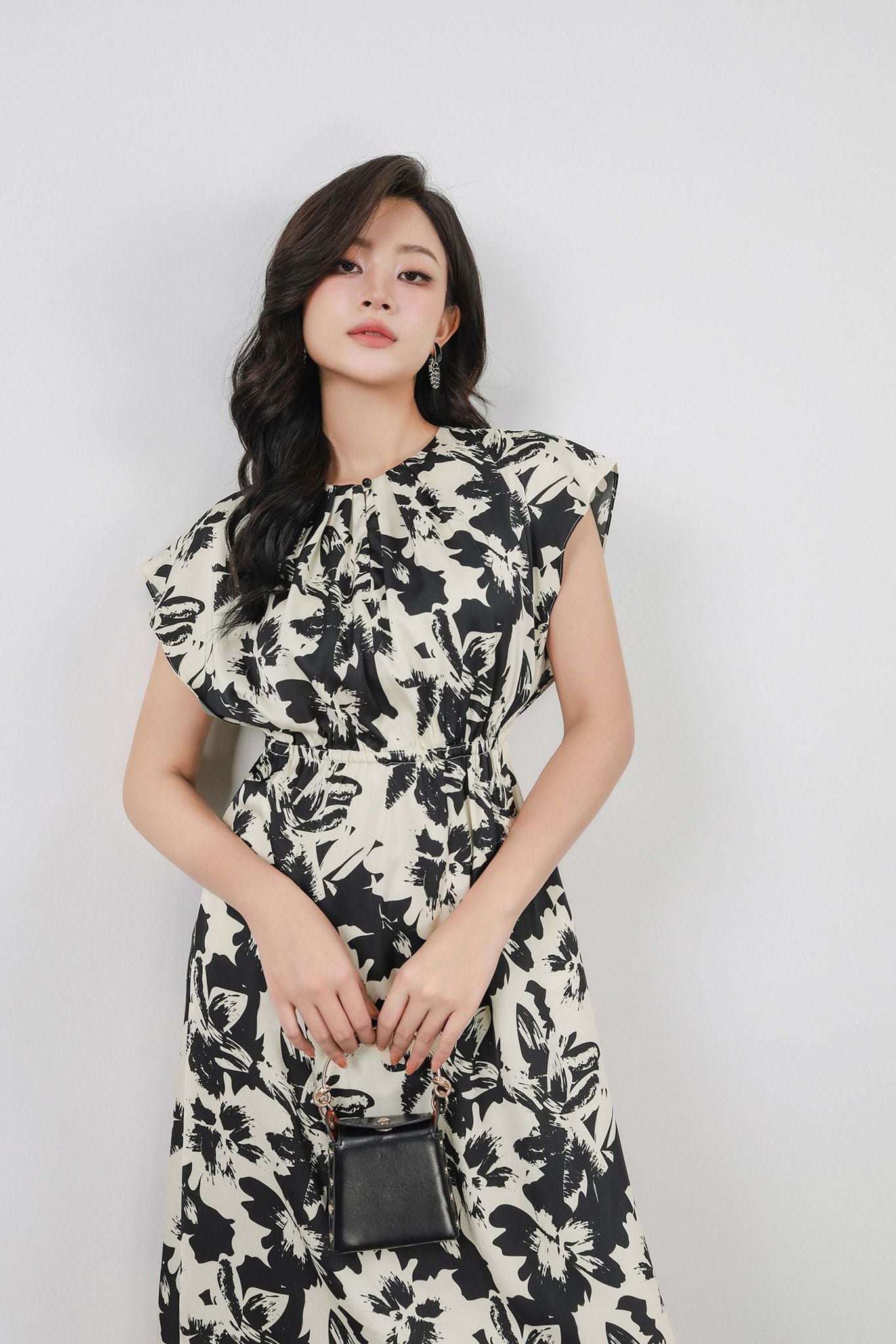 FDC34069 - Đầm công sở vải lụa dáng suông có lót vải habutai eo bo chun tạo kiểu cổ tròn nếp nhún vai chờm - PANTIO