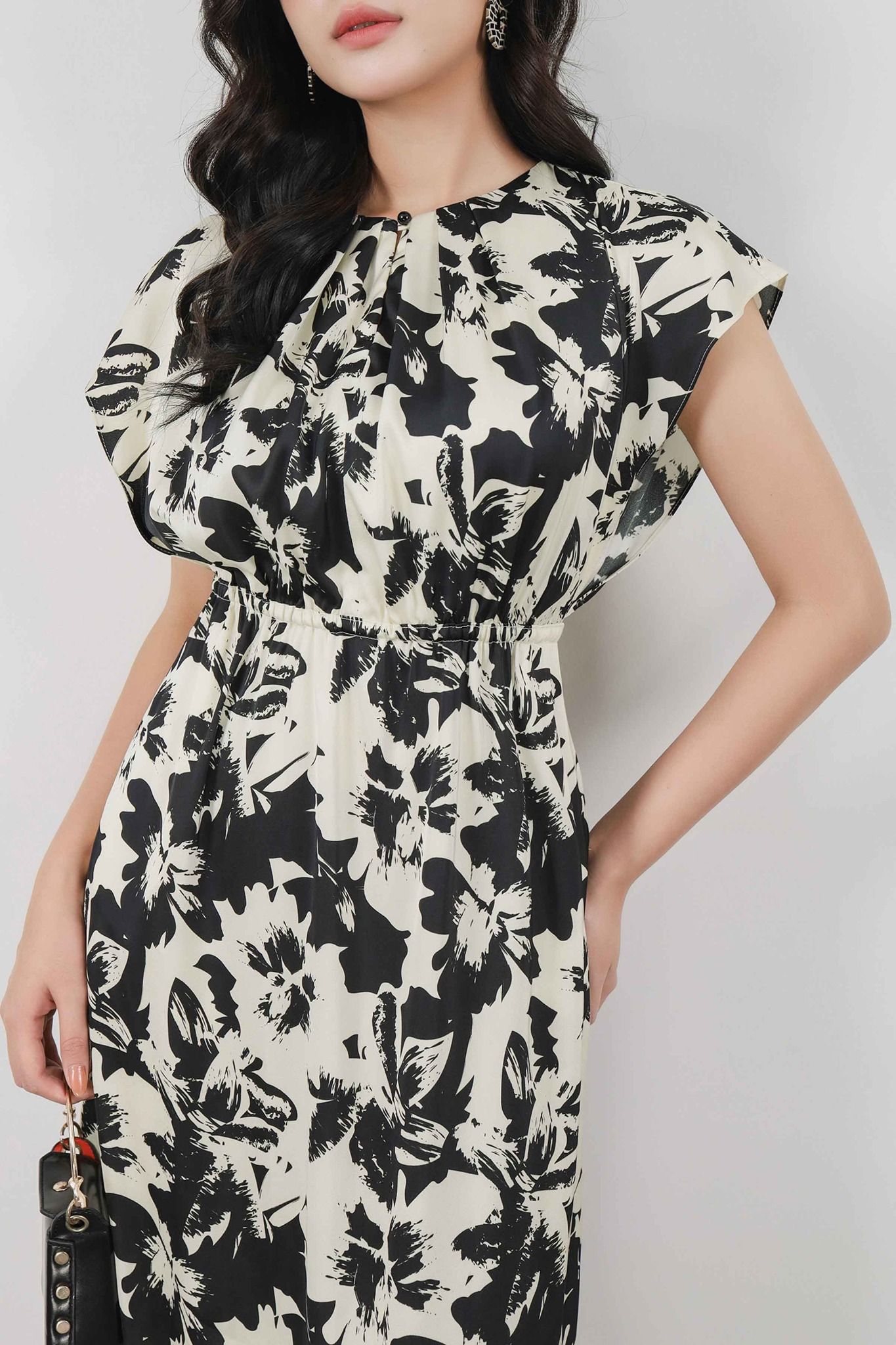 FDC34069 - Đầm công sở vải lụa dáng suông có lót vải habutai eo bo chun tạo kiểu cổ tròn nếp nhún vai chờm - PANTIO