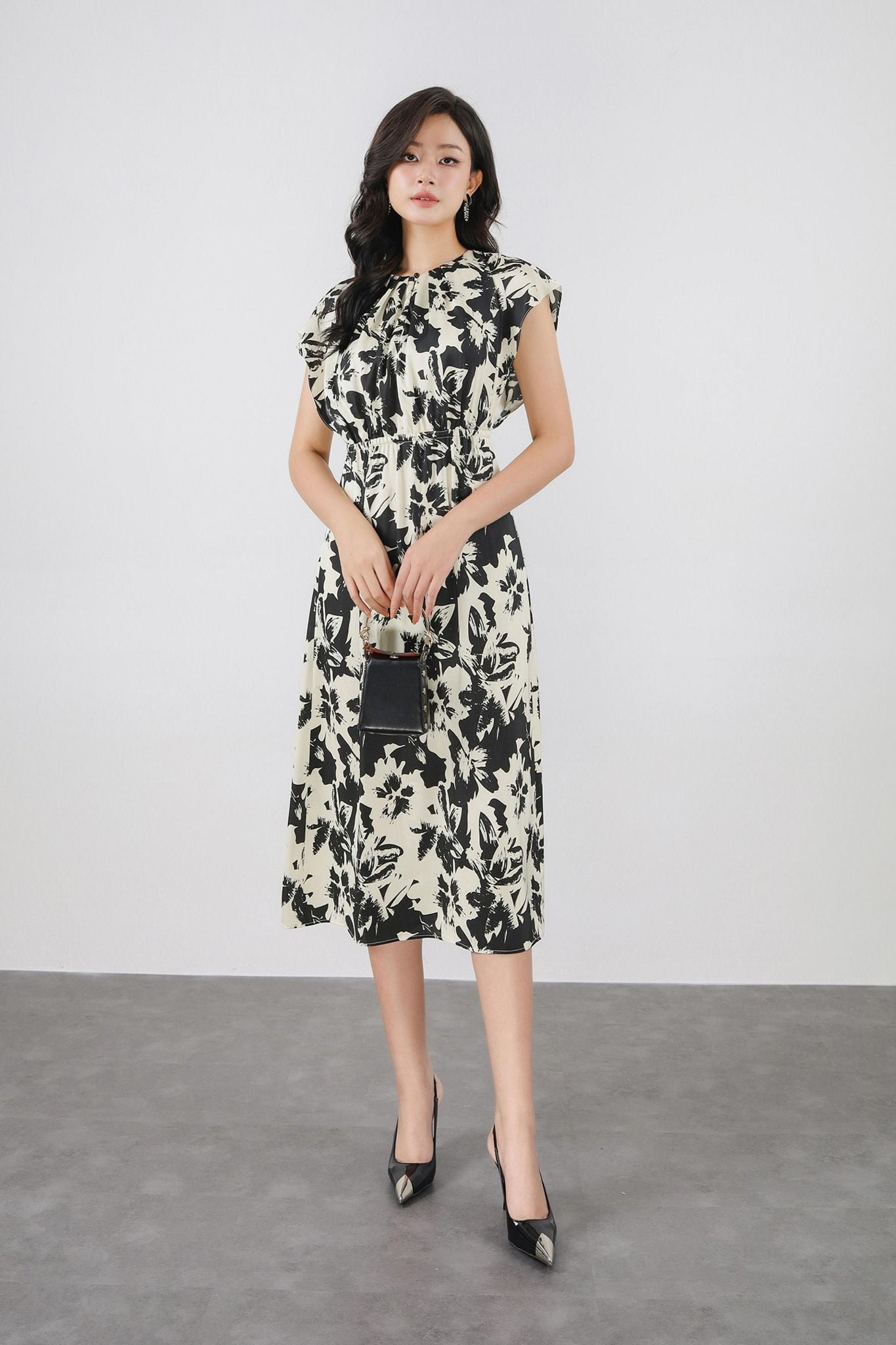 FDC34069 - Đầm công sở vải lụa dáng suông có lót vải habutai eo bo chun tạo kiểu cổ tròn nếp nhún vai chờm - PANTIO