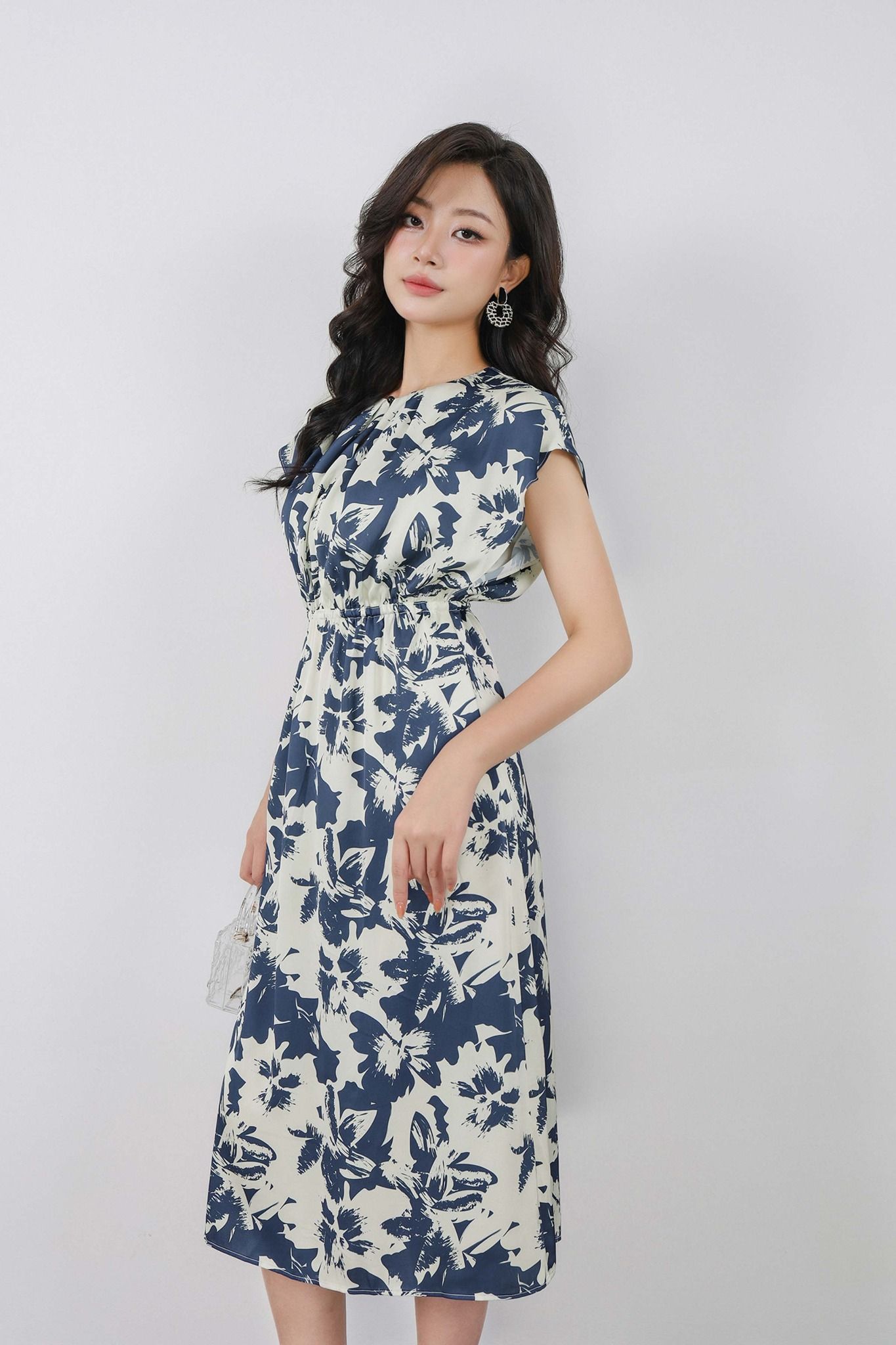 FDC34069 - Đầm công sở vải lụa dáng suông có lót vải habutai eo bo chun tạo kiểu cổ tròn nếp nhún vai chờm - PANTIO