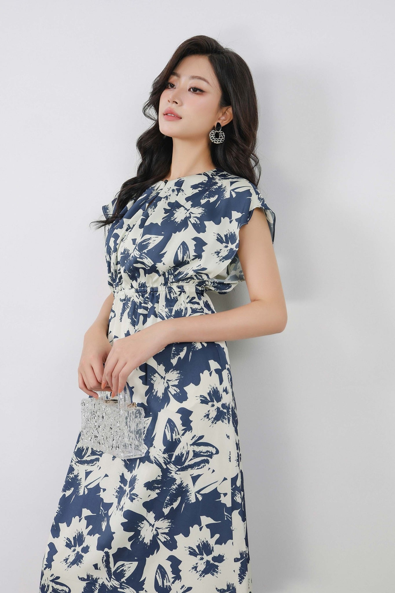 FDC34069 - Đầm công sở vải lụa dáng suông có lót vải habutai eo bo chun tạo kiểu cổ tròn nếp nhún vai chờm - PANTIO