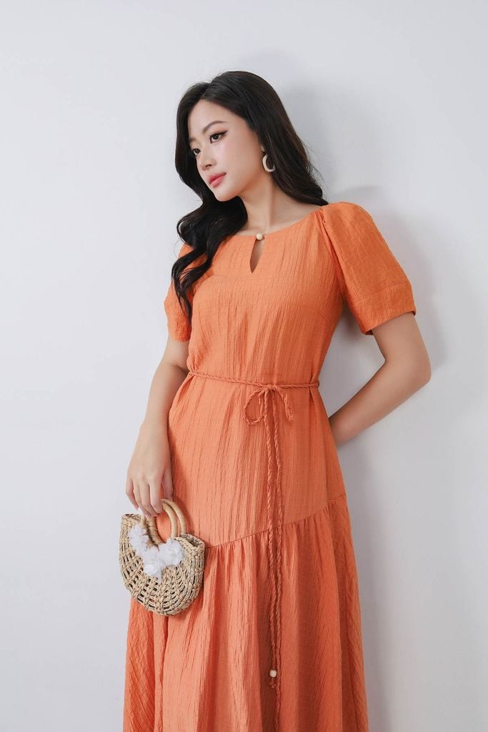 FDC35008 - Đầm công sở vải thô mỏng dáng suông cổ tròn tay bồng nhẹ eo phối dây đai thắt tạo kiểu - PANTIO