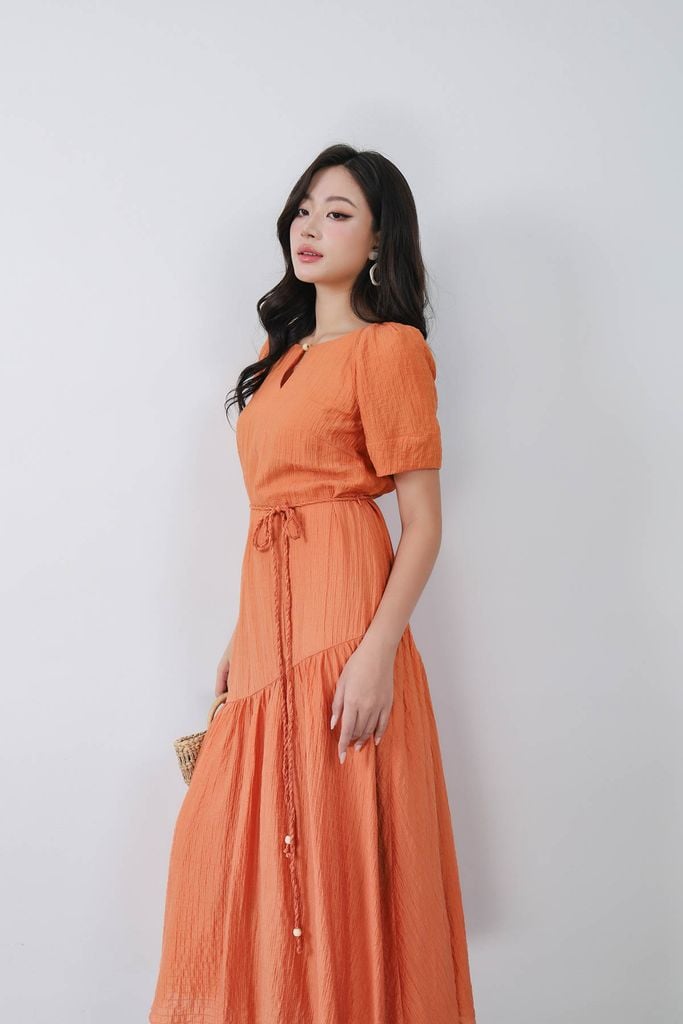 FDC35008 - Đầm công sở vải thô mỏng dáng suông cổ tròn tay bồng nhẹ eo phối dây đai thắt tạo kiểu - PANTIO