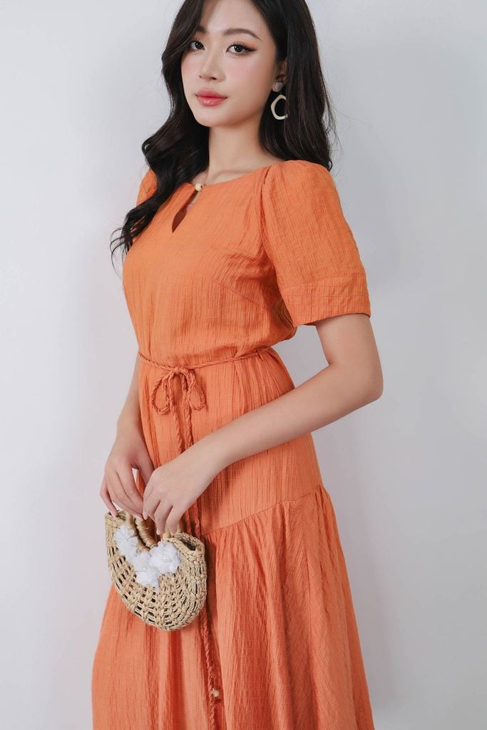 FDC35008 - Đầm công sở vải thô mỏng dáng suông cổ tròn tay bồng nhẹ eo phối dây đai thắt tạo kiểu - PANTIO