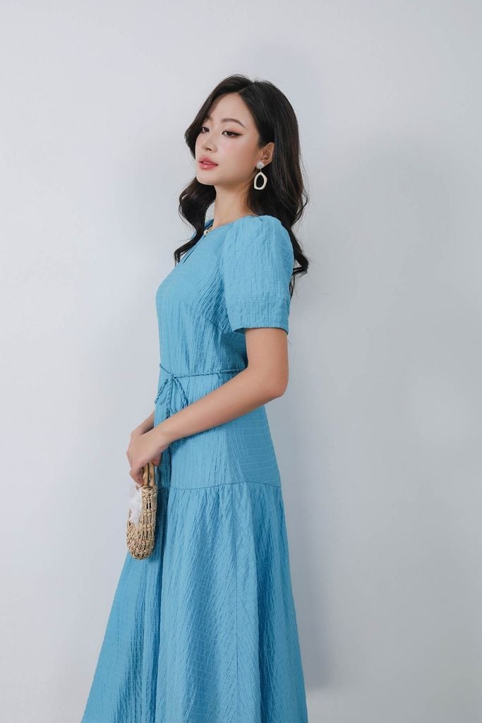 FDC35008 - Đầm công sở vải thô mỏng dáng suông cổ tròn tay bồng nhẹ eo phối dây đai thắt tạo kiểu - PANTIO