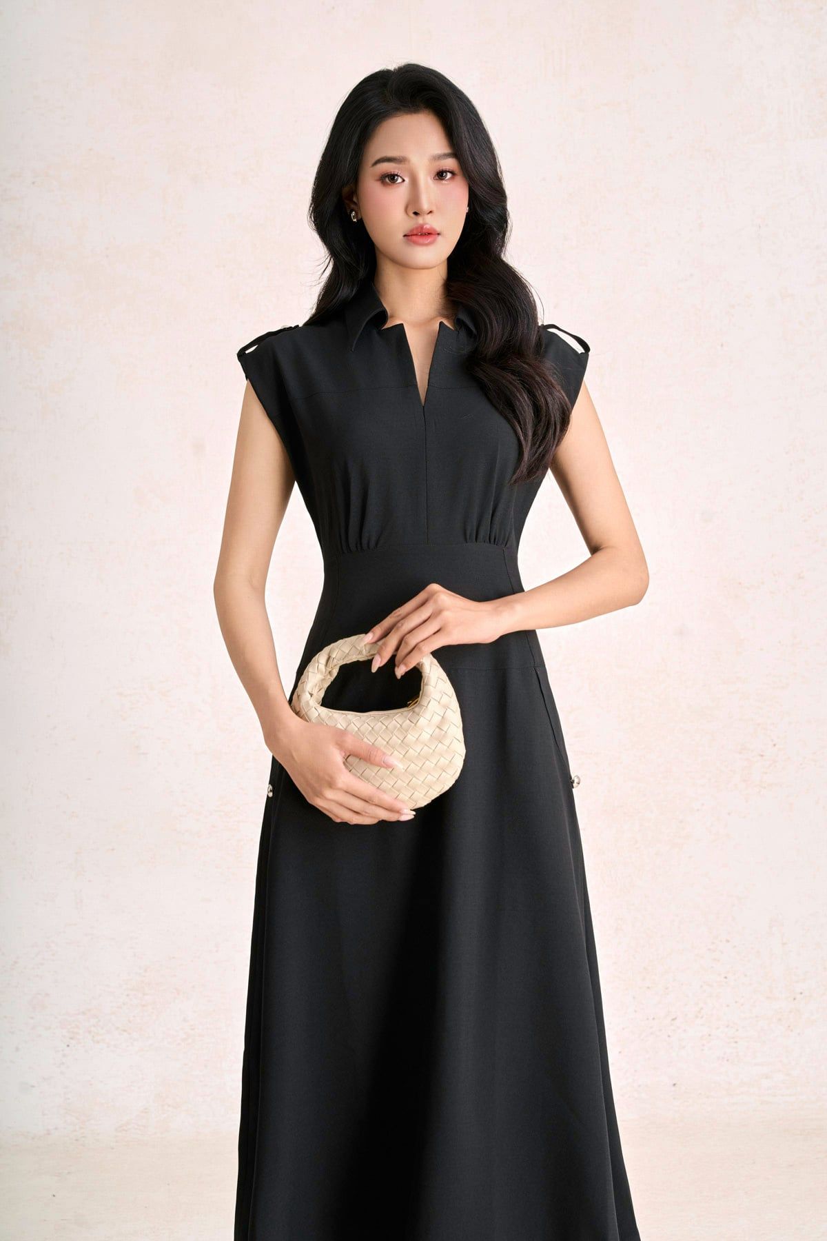 FDC35278 - Đầm công sở vải thô đũi dáng ôm cổ xẻ V vai chờm đính phụ kiện thời trang khoá thân sau - PANTIO