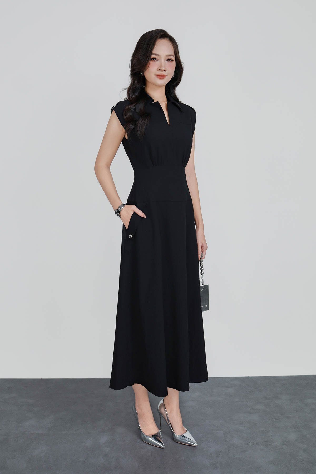 FDC35278 - Đầm công sở vải thô đũi dáng ôm cổ xẻ V vai chờm đính phụ kiện thời trang khoá thân sau - PANTIO