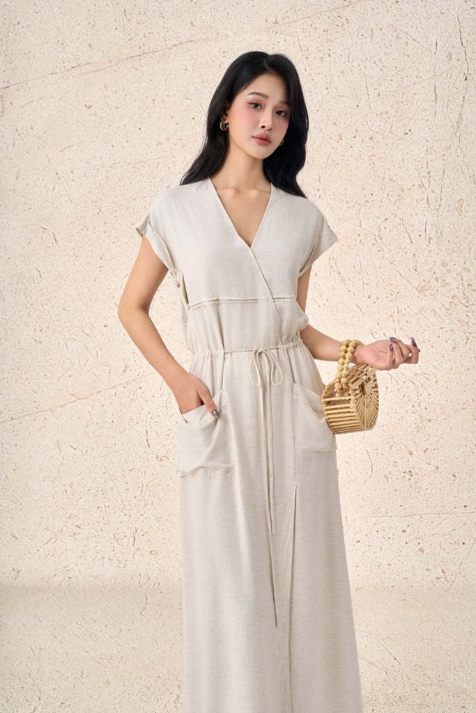 FDC35293 - Đầm công sở vải linen dáng suông cổ xẻ V vai chờm eo váy rút chun tạo kiểu thân váy có túi - PANTIO