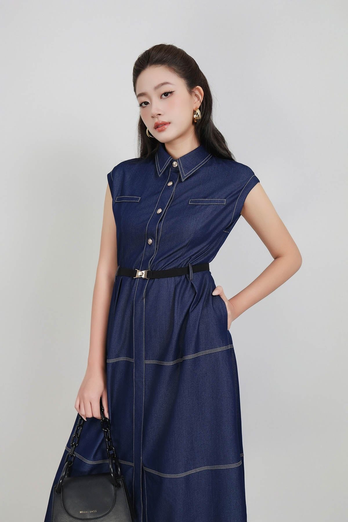 FDC35312 - Đầm công sở vải demin dáng ôm cổ đức tay chờm thân váy phối đường viền chỉ cài khuy thân trước lưng bo chun co giãn - PANTIO